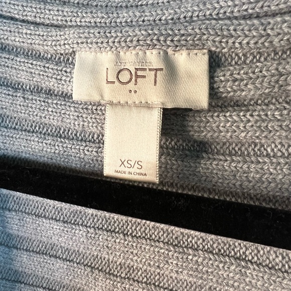 ANN TAYLOR LOFT | Gray Sleeveless Cardigan - Picture 3 of 3